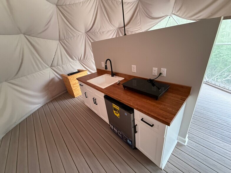 More Photos Of 1105 Fall Creek Rd, Purlear Apartments For Sale