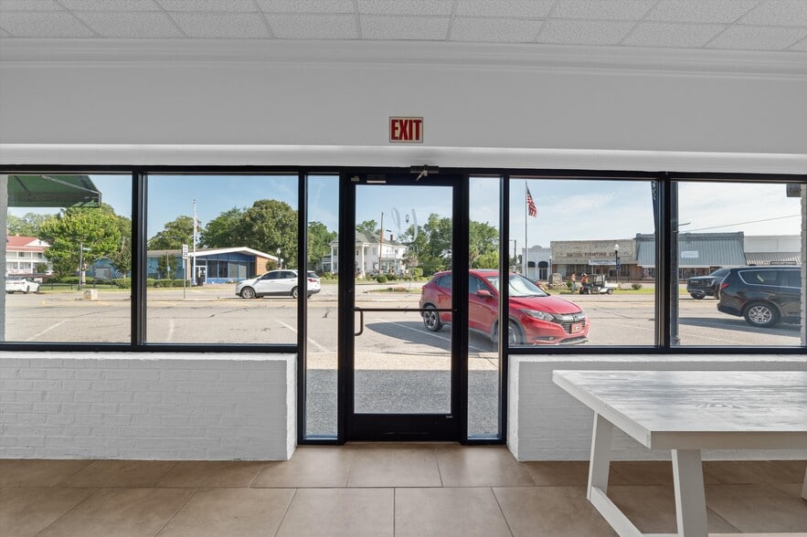 More Photos Of 208 Broad St, Wrens Storefront Retail Office For Lease