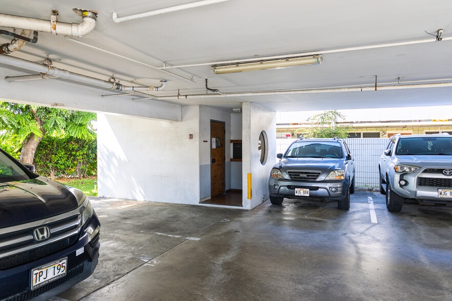 More Photos Of 922 Mccully St, Honolulu Apartments For Sale