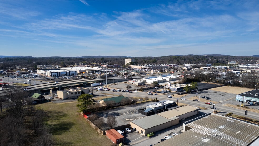 More Photos Of 1847 University Dr NW, Huntsville Light Distribution For Sale