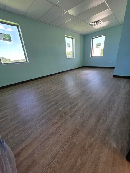More Photos Of 1020 N Murphy Rd, Murphy Medical For Lease