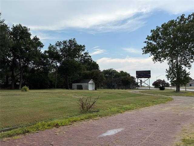 More Photos Of 1408 W Broadway Pl, Ardmore Office For Sale
