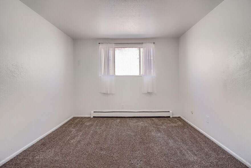 More Photos Of 1422 Macon St, Aurora Apartments For Sale