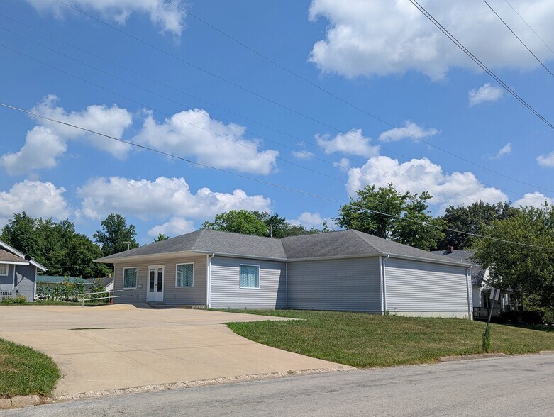 More Photos Of 1110 School st, Hillsboro Flex For Sale