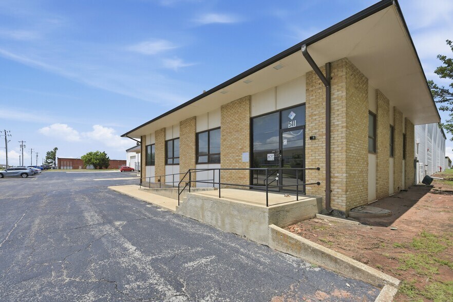 More Photos Of 511 NE 31st St, Oklahoma City Warehouse For Lease