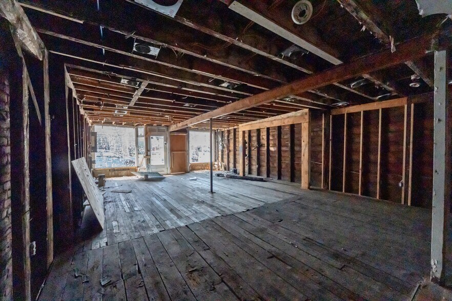 More Photos Of 57 N Front St, Kingston Storefront Retail Residential For Sale