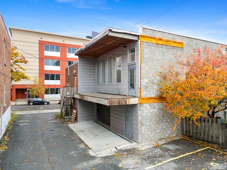 More Photos Of 206-208 Boul Crémazie E Crémazie E, Montréal Flex For Lease