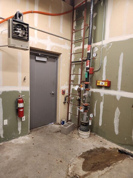 More Photos Of 3684 N Townsend Ave, Montrose Flex For Sale