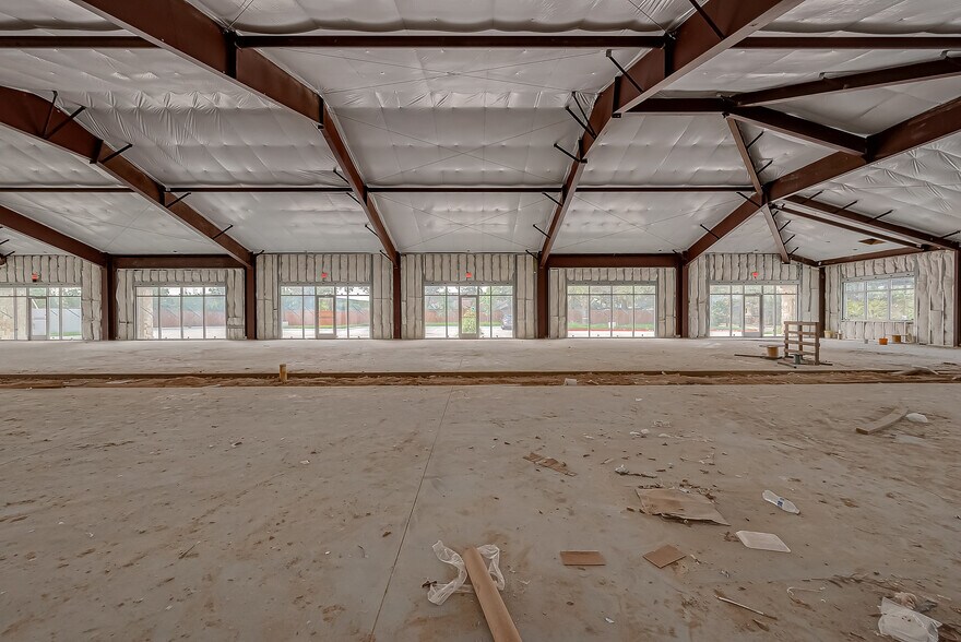 More Photos Of 910 East Ave, Katy Showroom For Lease