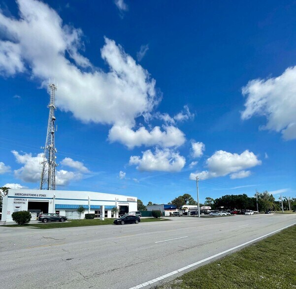 More Photos Of 1593 SE Village Green Dr, Port Saint Lucie Warehouse For Sale