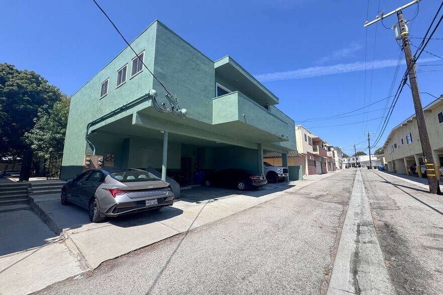 More Photos Of 7736 Paseo del Rey, Venice Apartments For Sale