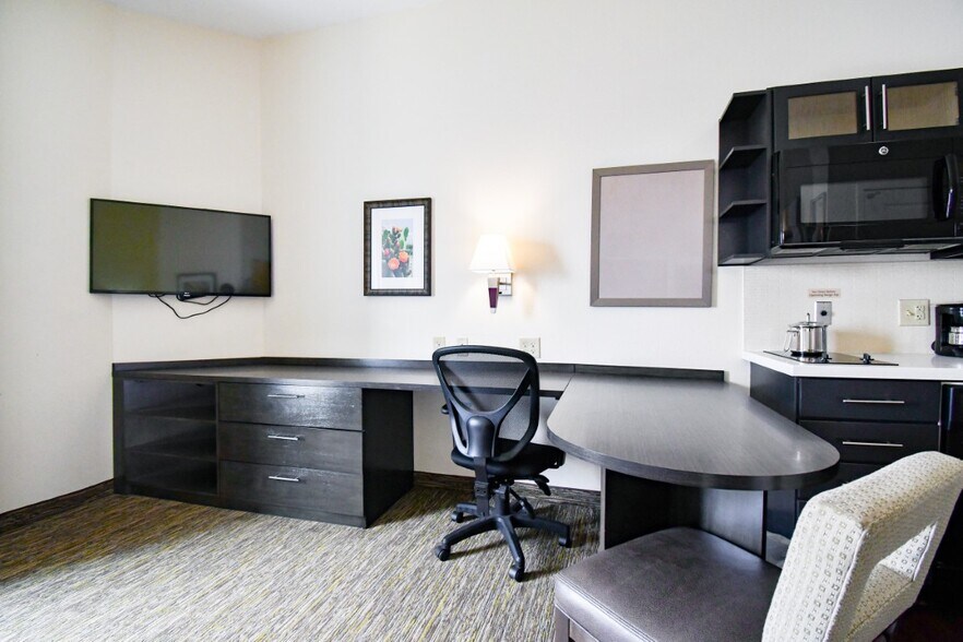 More Photos Of 304 Business Park Dr, Kenedy Hotel For Sale