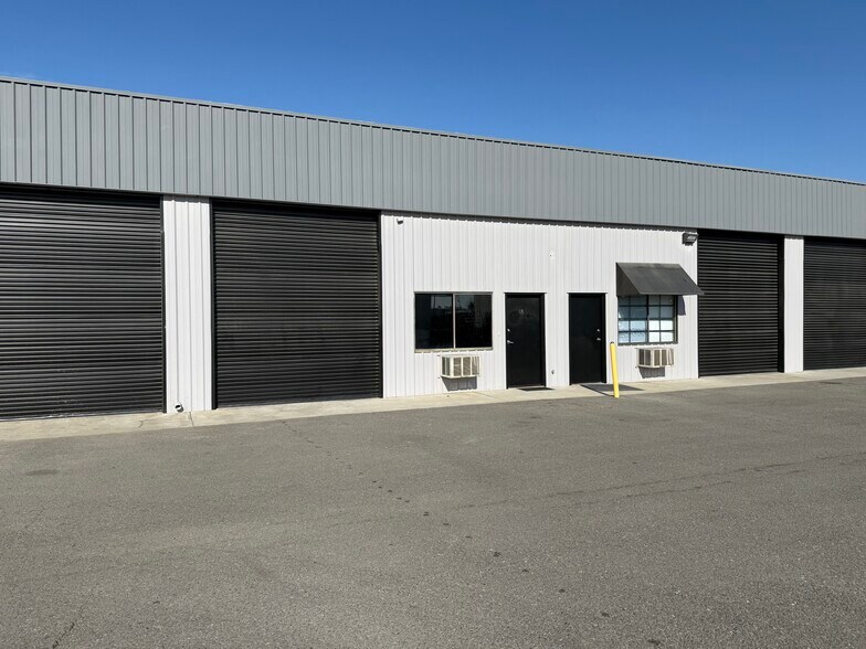 More Photos Of 3624 Buck Owens Blvd, Bakersfield Light Manufacturing For Lease