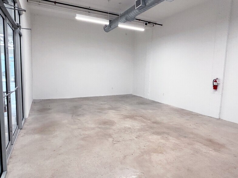 More Photos Of 350-370 NE 75th St, Miami Office For Lease