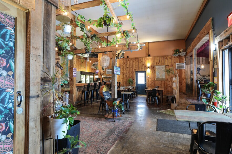 More Photos Of 16454 Appalachian Hwy, Thomas Restaurant For Sale