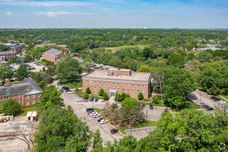 More Photos Of 11 Salt Creek Ln, Hinsdale Medical For Lease