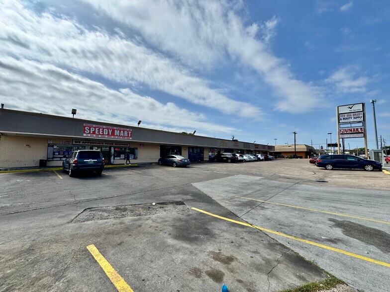 More Photos Of 2901 Westridge St, Houston General Retail For Sale
