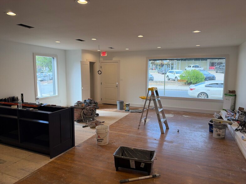 More Photos Of 5623 R St, Little Rock Office For Lease