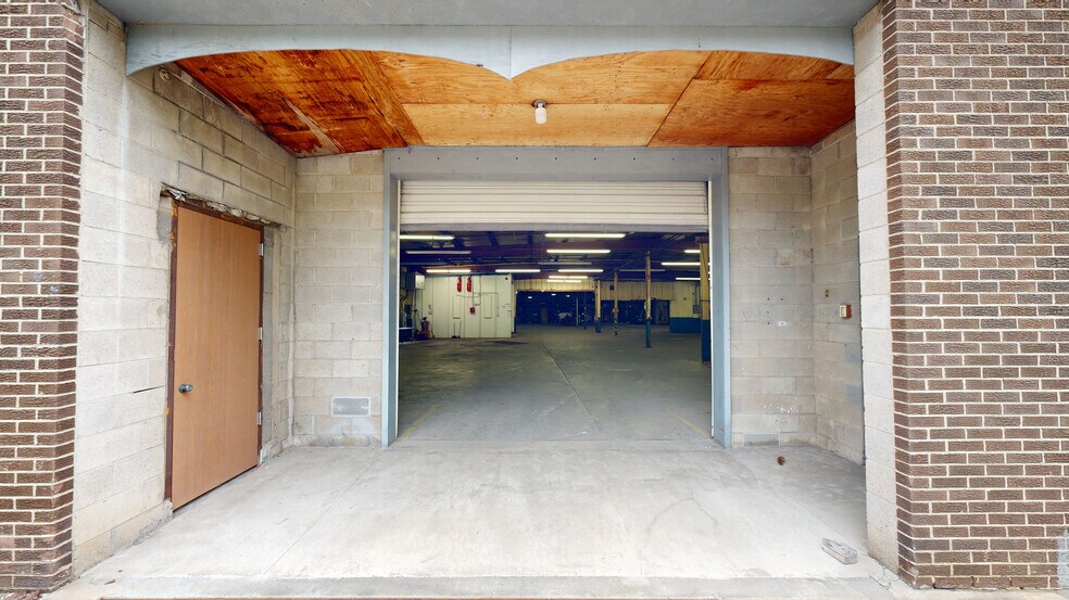 More Photos Of 500 N Bell Ave, Carnegie Warehouse For Lease