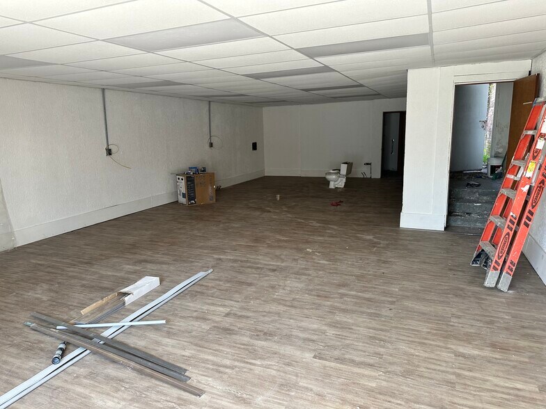 More Photos Of 31-33 E 2nd St, Manchester Storefront Retail Residential For Sale