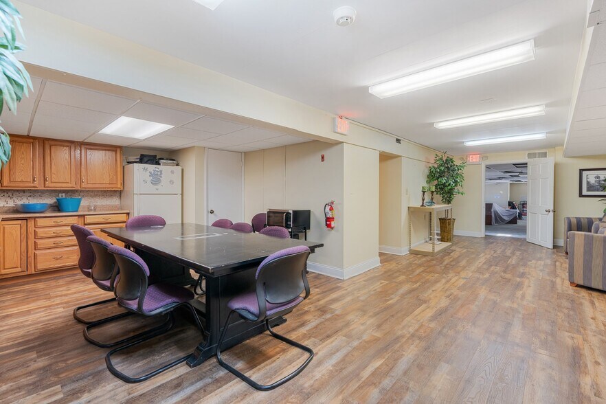 More Photos Of 1710 Union Blvd, Allentown Bank For Sale