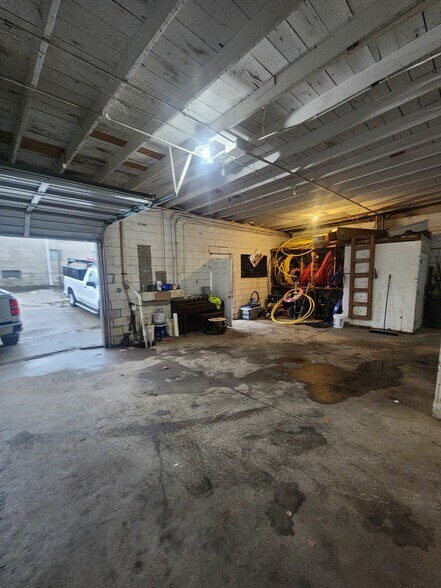 More Photos Of 217 Steedly Dr, Louisville Light Distribution For Sale