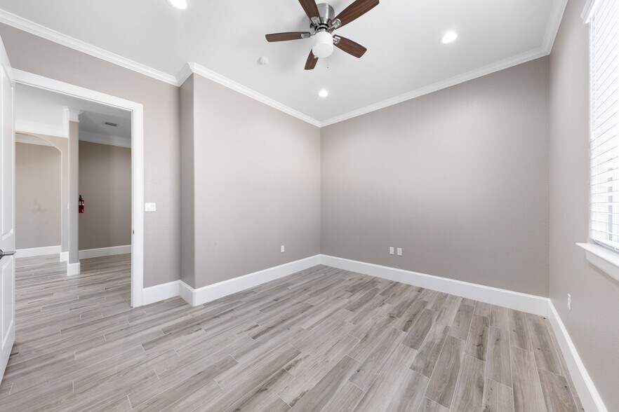 More Photos Of 12422 Spring Cypress Rd, Tomball Medical For Lease