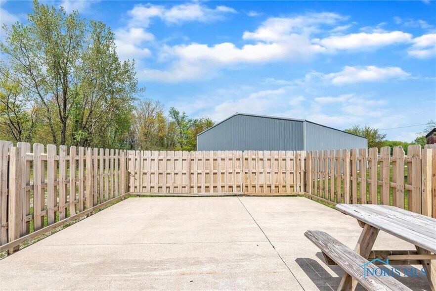 More Photos Of 11407 Corduroy Rd, Curtice Storefront For Sale