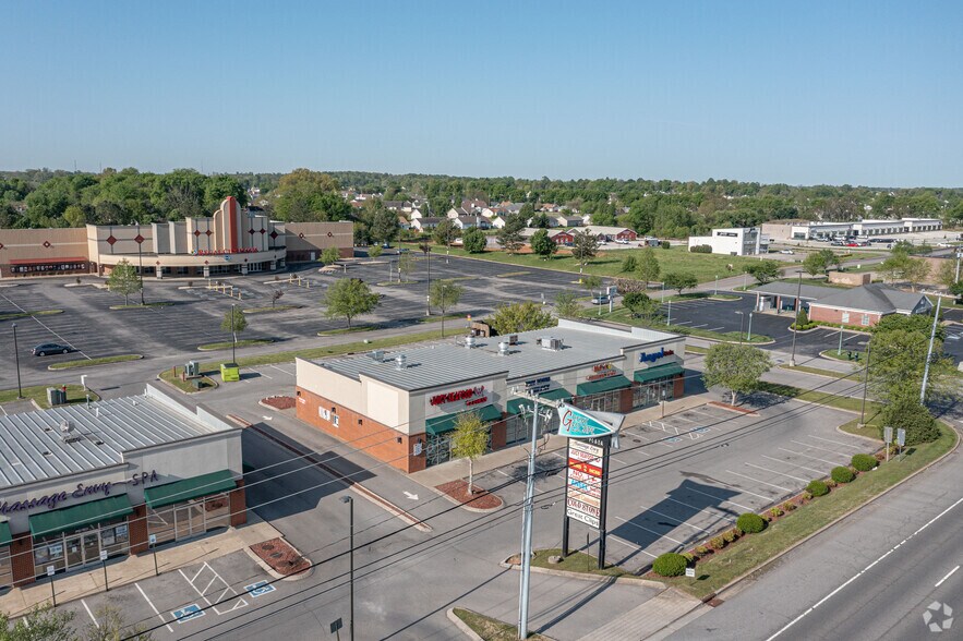 More Photos Of 1790 Tiny Town Rd, Clarksville Freestanding For Lease