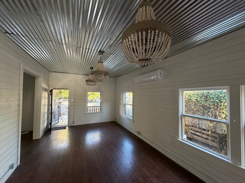 More Photos Of 1272 Oregon St, Redding Office For Sale