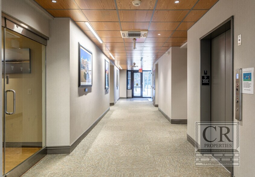More Photos Of 2649 South Rd, Poughkeepsie Office For Lease