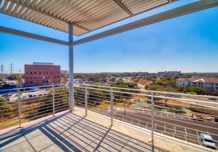 More Photos Of 927 E Sonterra Blvd, San Antonio Office For Lease