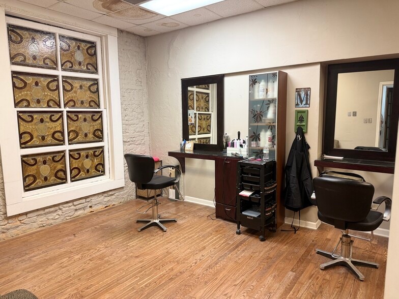 More Photos Of 923 Commercial St, Conyers Storefront For Sale