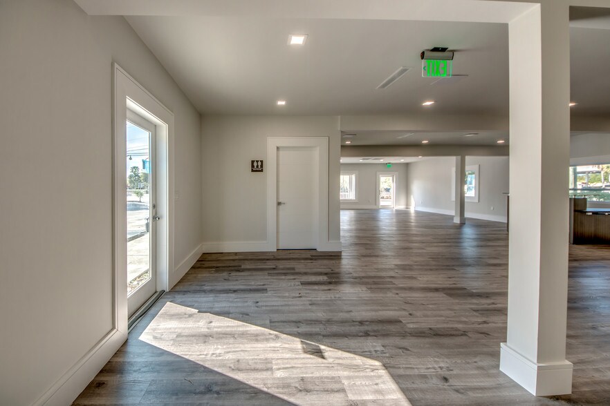 More Photos Of 3015 Tamiami Trl E, Naples Storefront Retail Office For Sale