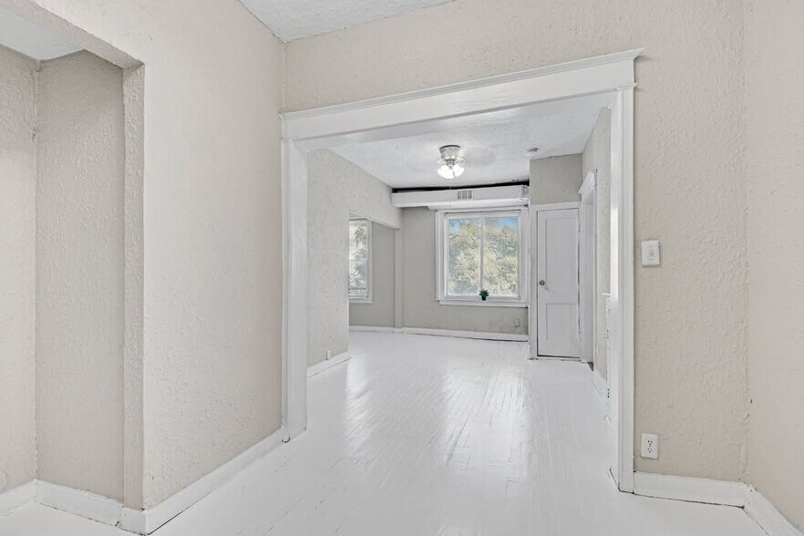 More Photos Of 1114 E Armour Blvd, Kansas City Apartments For Sale