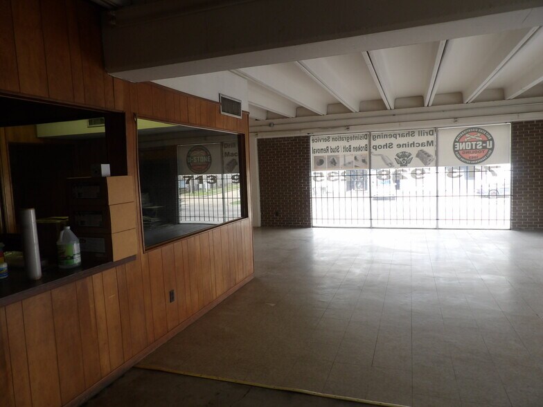 More Photos Of 1812 Wayside Dr, Houston Distribution For Lease