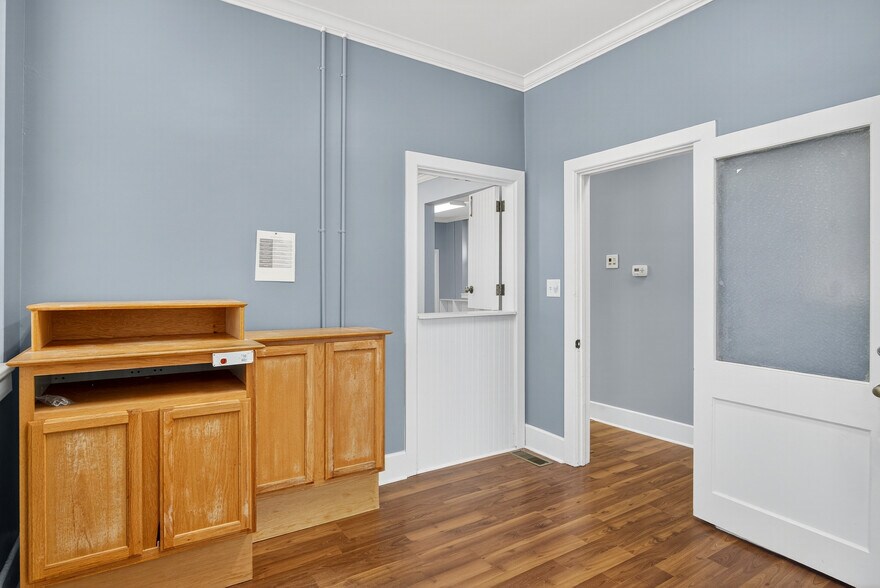 More Photos Of 115 E Market St, Warrenton Office For Lease