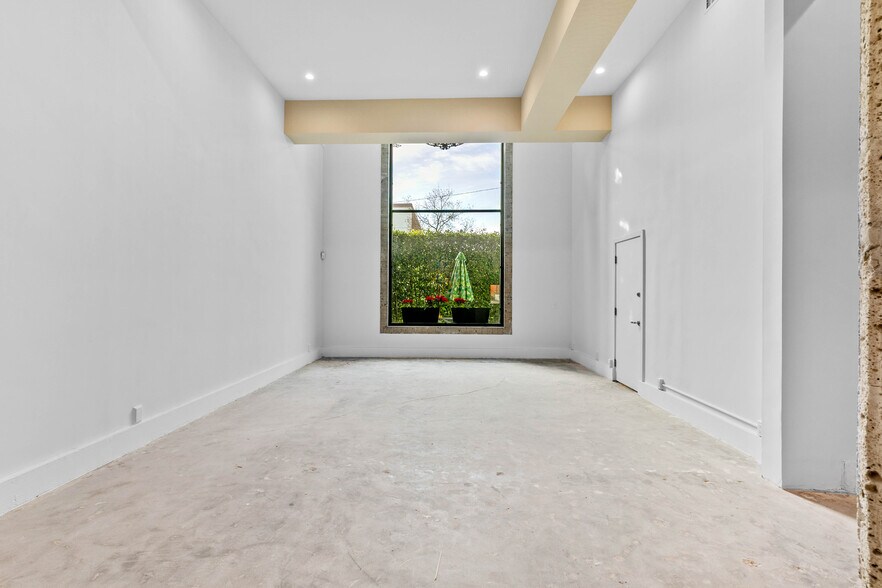 More Photos Of 210 S Kenwood St, Glendale Loft Creative Space For Lease