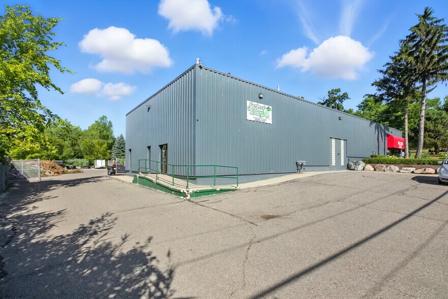 More Photos Of 4800 Joslyn Rd, Lake Orion Light Manufacturing For Sale