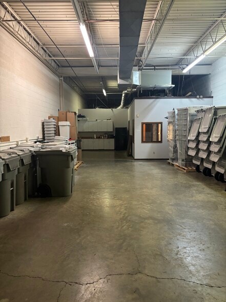 More Photos Of 11156-11174 Downs Rd, Pineville Light Distribution For Lease