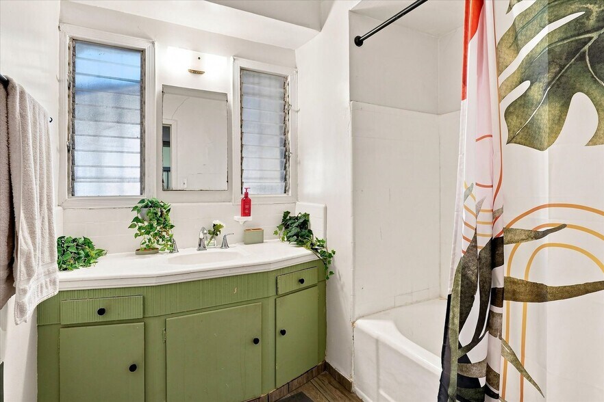 More Photos Of 457 N Stanley Ave, Los Angeles Apartments For Sale