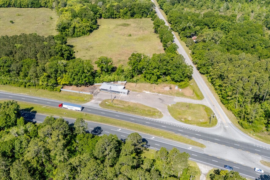More Photos Of 19510 NE US Hwy 301, Waldo Storefront Retail Office For Sale
