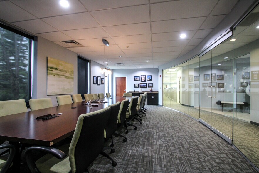 More Photos Of 9911 Shelbyville Rd, Louisville Office For Sale