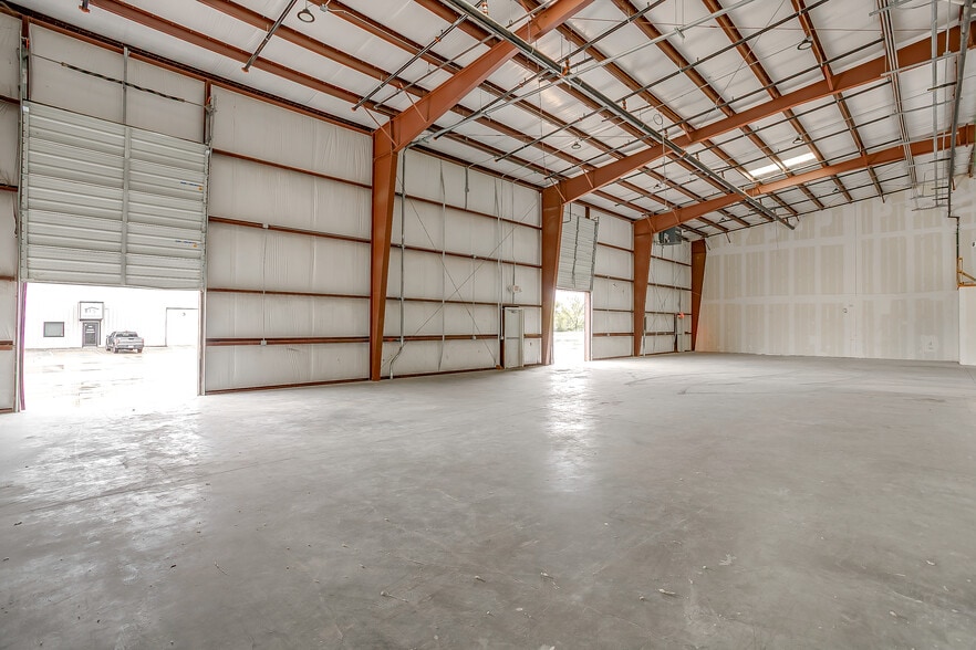 More Photos Of 3488 E Long Ave, Fort Worth Warehouse For Lease