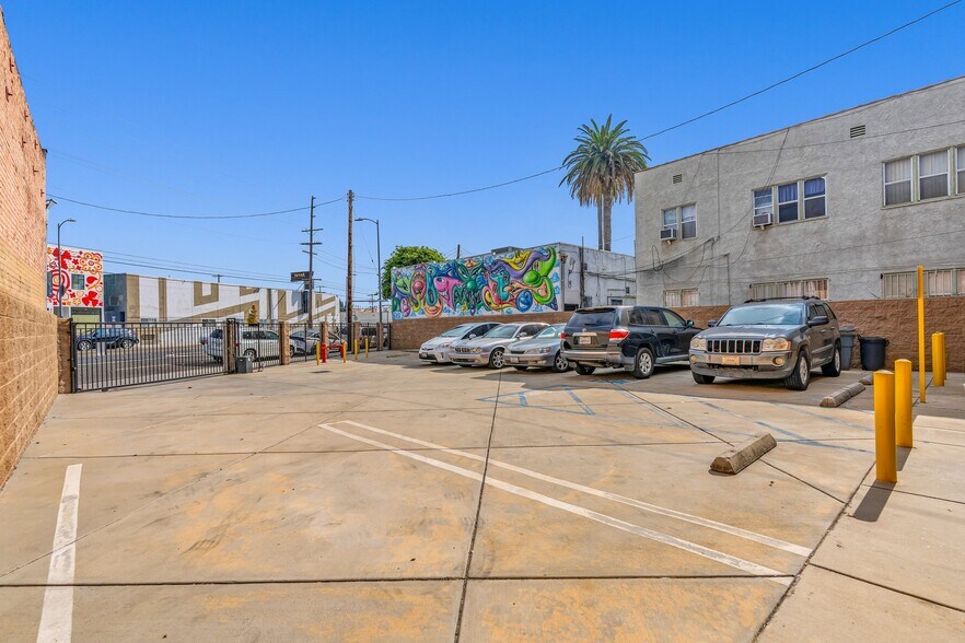 More Photos Of 4910 W Adams Blvd, Los Angeles Flex For Sale