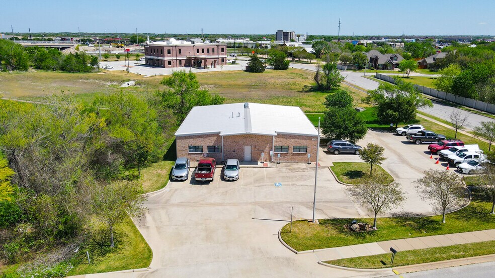 More Photos Of 2131 W Briargate Dr, Bryan Office For Sale