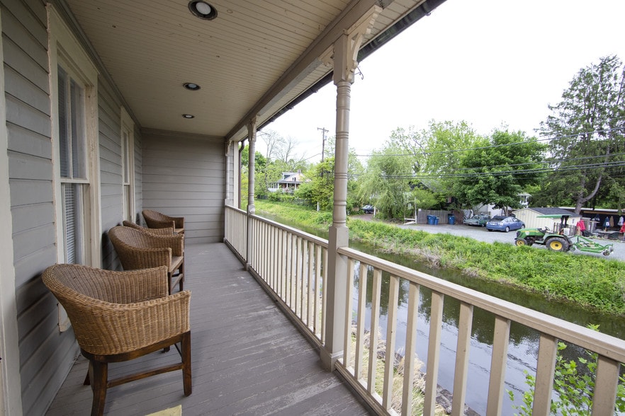 More Photos Of 30 W Bridge St, New Hope Freestanding For Lease