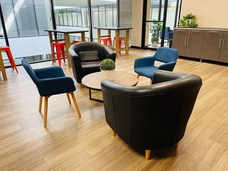 More Photos Of 222 Pennbright Dr, Houston Office For Lease