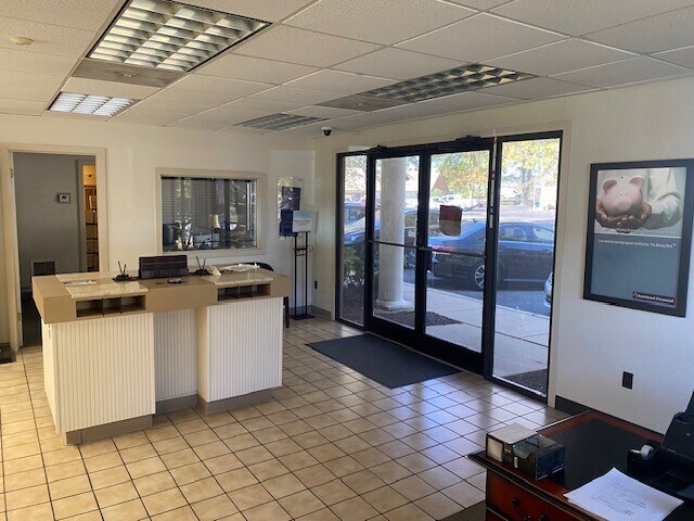 More Photos Of 265 German Oak Dr, Cordova Specialty For Sale