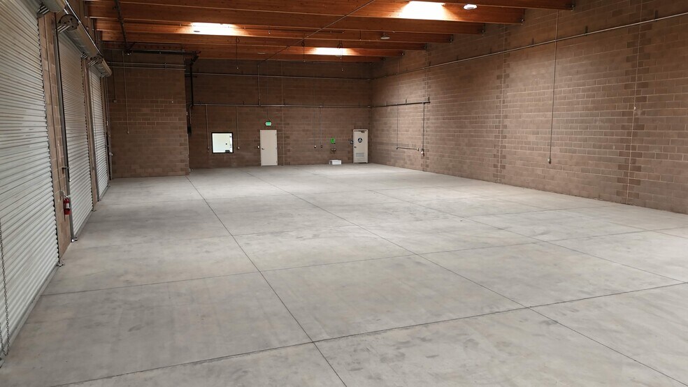 More Photos Of 1650 Olympic Dr, Turlock Warehouse For Lease